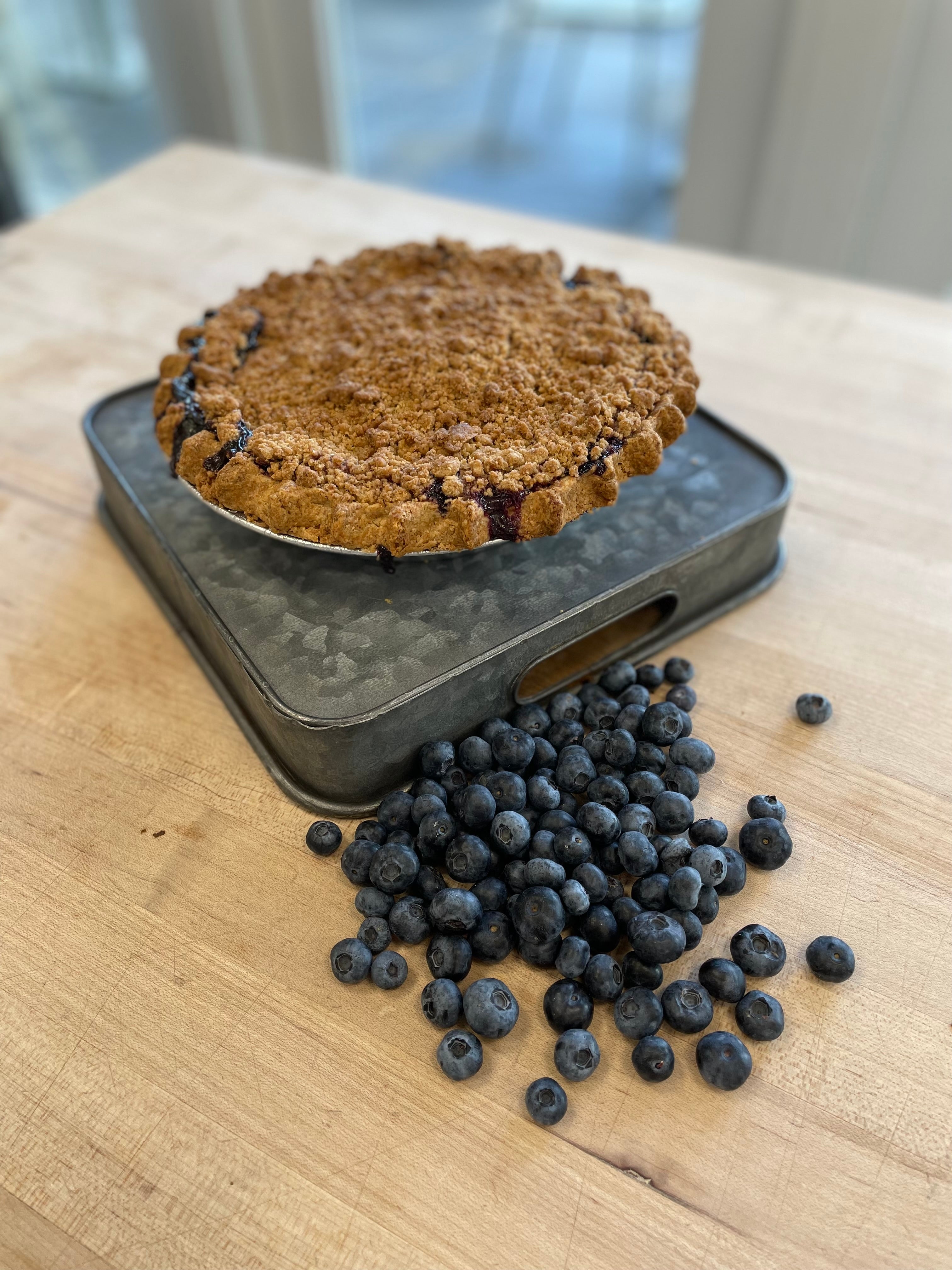 Blueberry Crumb Pie 9''